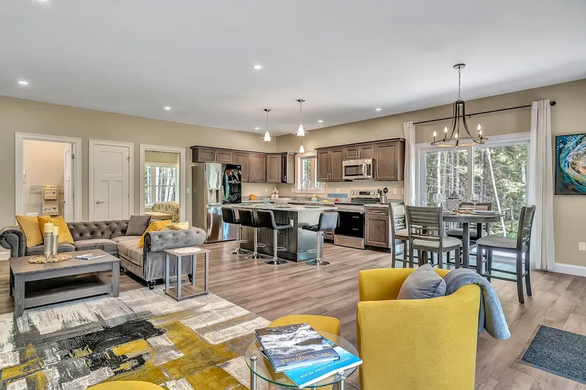 Shipbuilder’s Retreat sleeps 6, 5 minutes to Harbor - Image 1