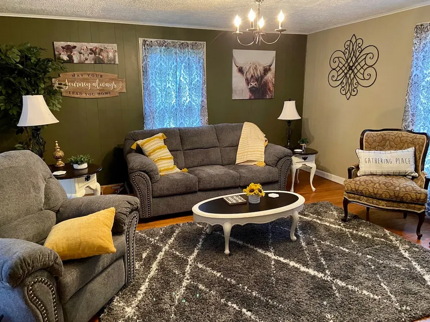 Adorable updated Farmhouse built in 1908! - Image 1
