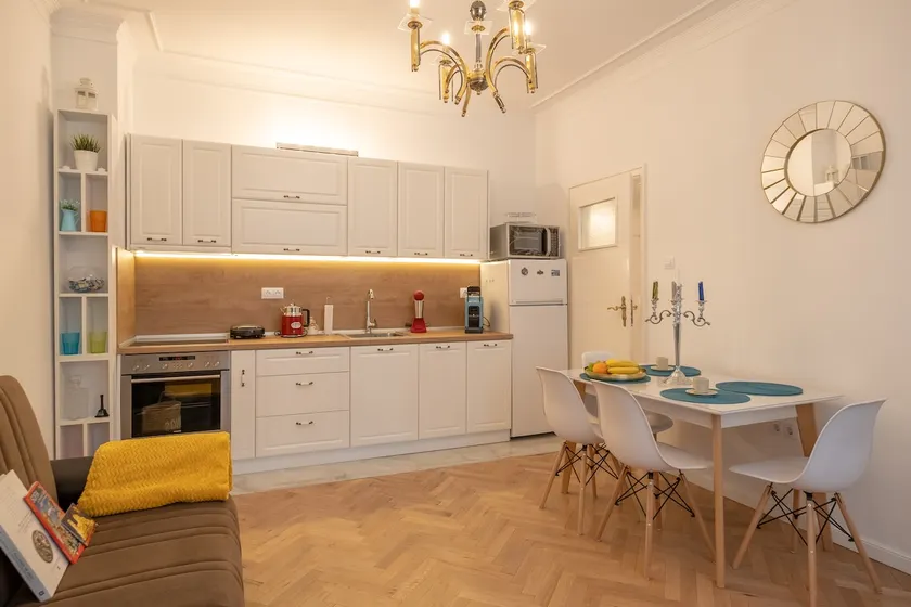 White house, a brand new apartment in the center - Image 1