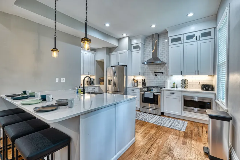 Huge 5 Bed Beautiful Historic Renovated Home Shaw - Image 1