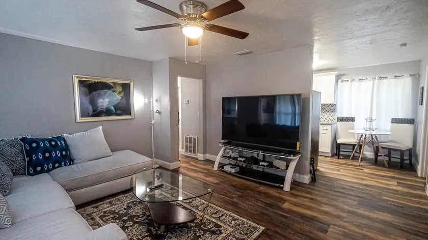 Elegant Cozy Oasis - Image 1