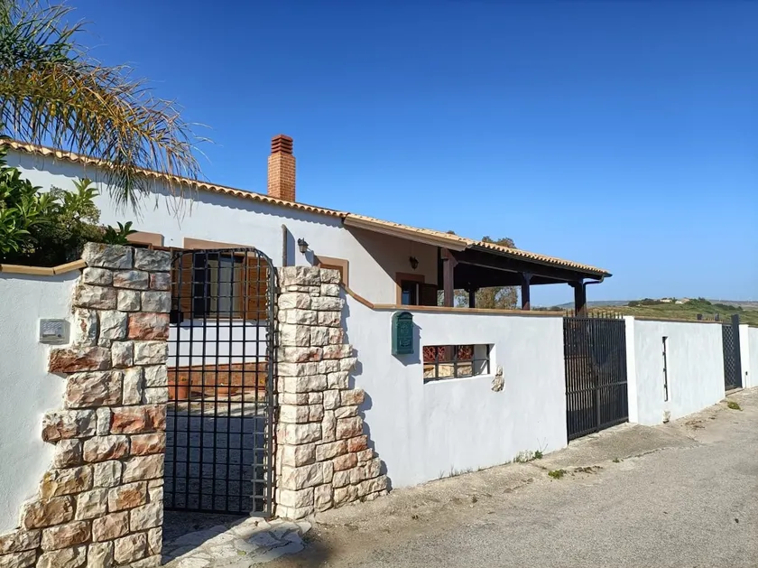Villamare Iris - Image 1