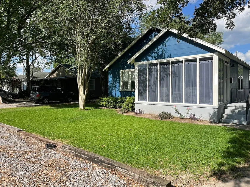 Eclectic MidCity 3BR filled with LOCAL ART - Image 1