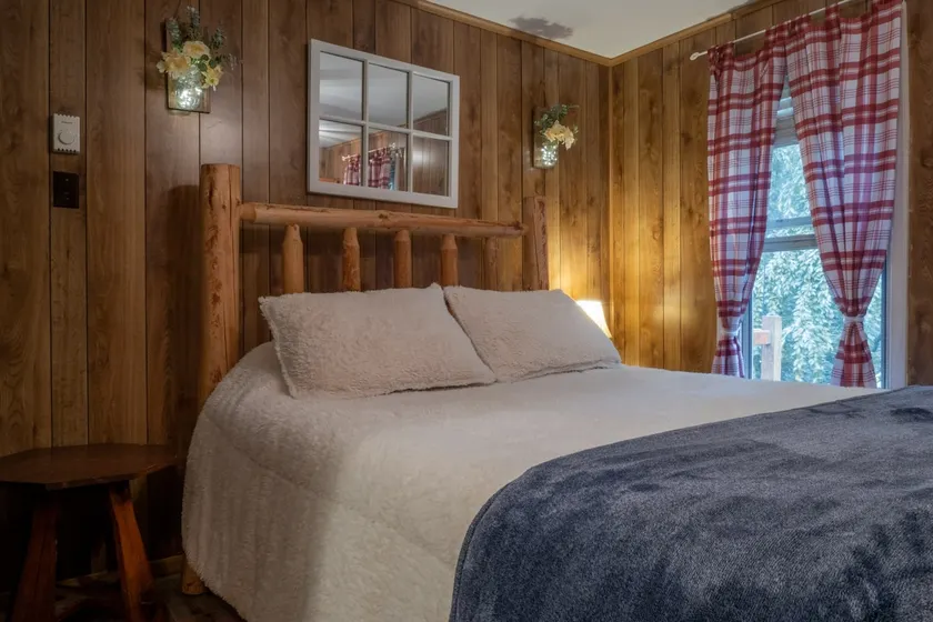 Mountain Lodge Near Jim Thorpe - Image 1