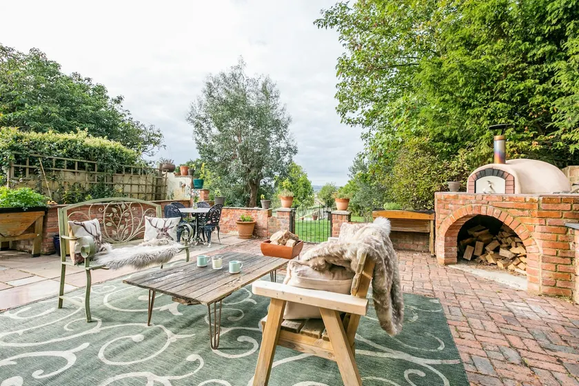 Idyllic 2- Bedroom barn with amazing views - Image 1