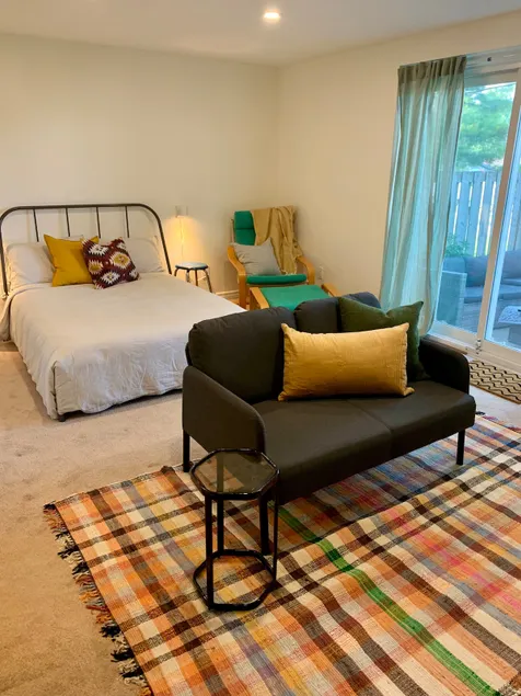 Adorable Private Unit with Patio and BBQ - Image 1