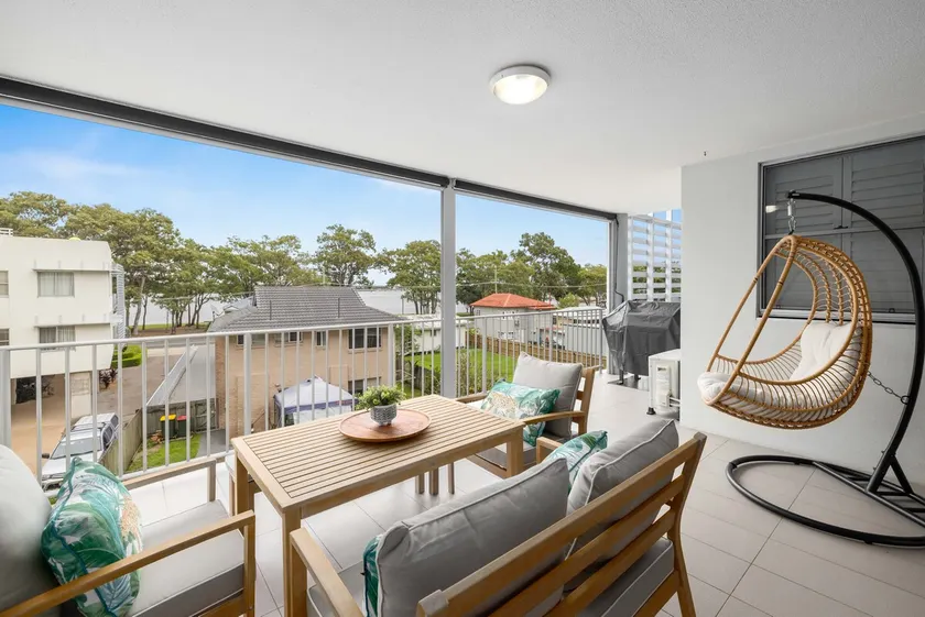 Water Views with a Splash of Luxury - Image 1