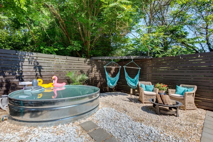 Cozy King Blue H2O Staycation , Stock Tank Pool, Hot Tub, Fire Pit Pets OK! - Image 1
