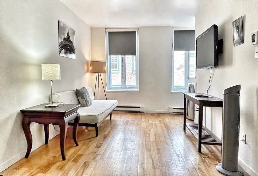 Light Apartment close to Congress center/ Quebec - Image 1