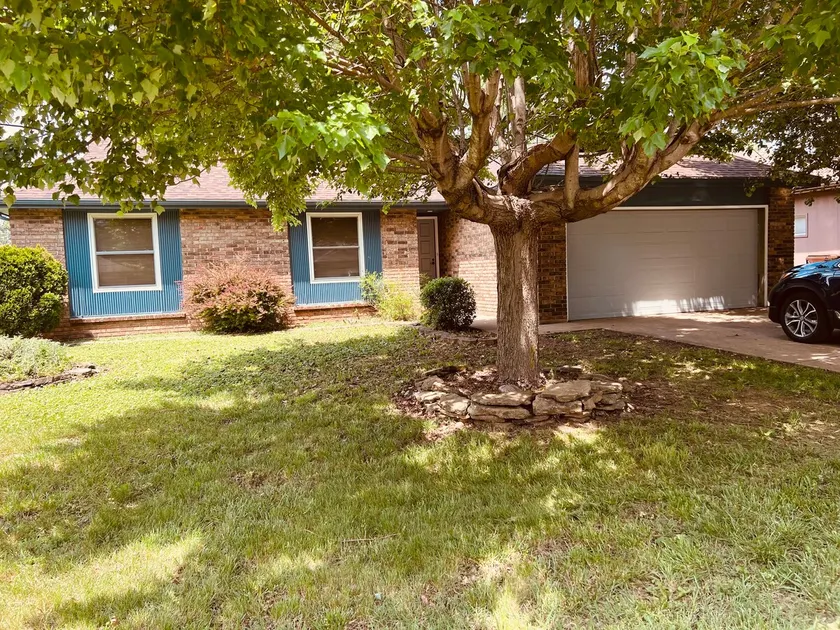 Beautiful Home! Perfect for Family or Work - Image 1