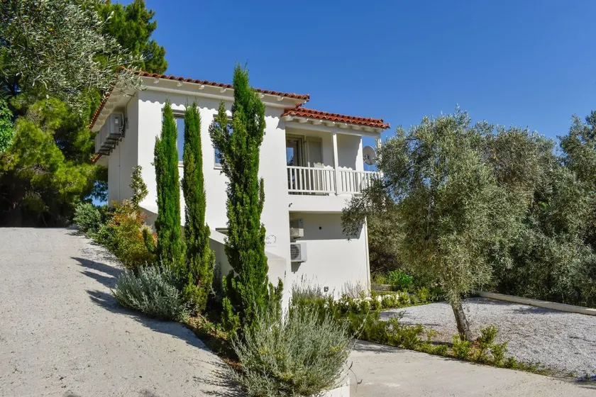 Spectacular villa in the heart of a nature reserve and near the sea - Image 1
