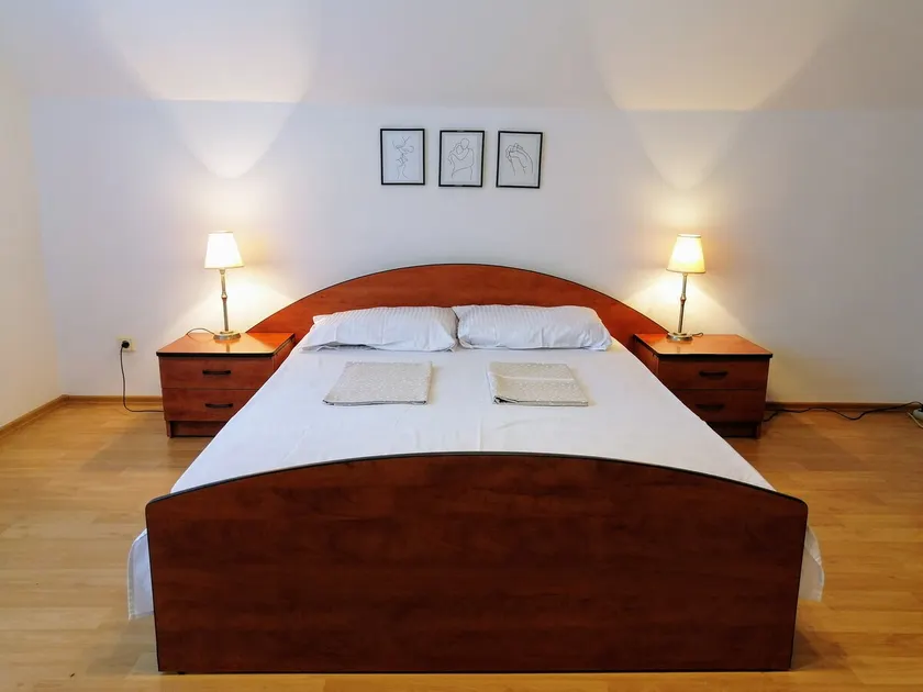 Guest suite above St. Constantine and Helena - Image 1