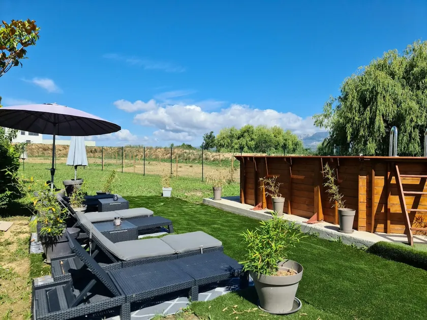 Mas Gabelys 1-bedroom independent apartment with pool, Sainte-Victoire, garden - Image 1