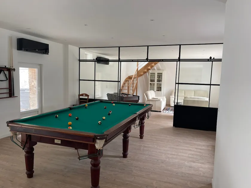 Pleasant 240m2 gîte with billiards, table football, pétanque court - Image 1