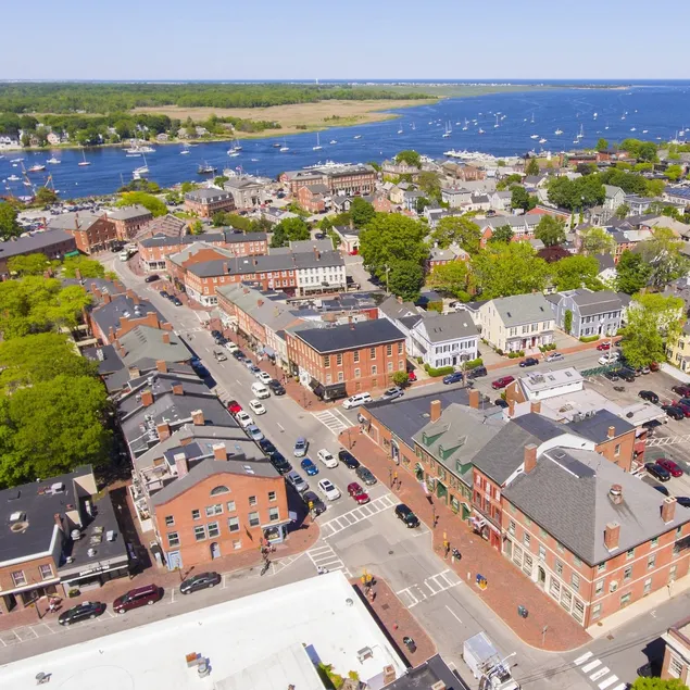 Downtown Newburyport, Bright and Sunny 2 Bedroom - Image 1