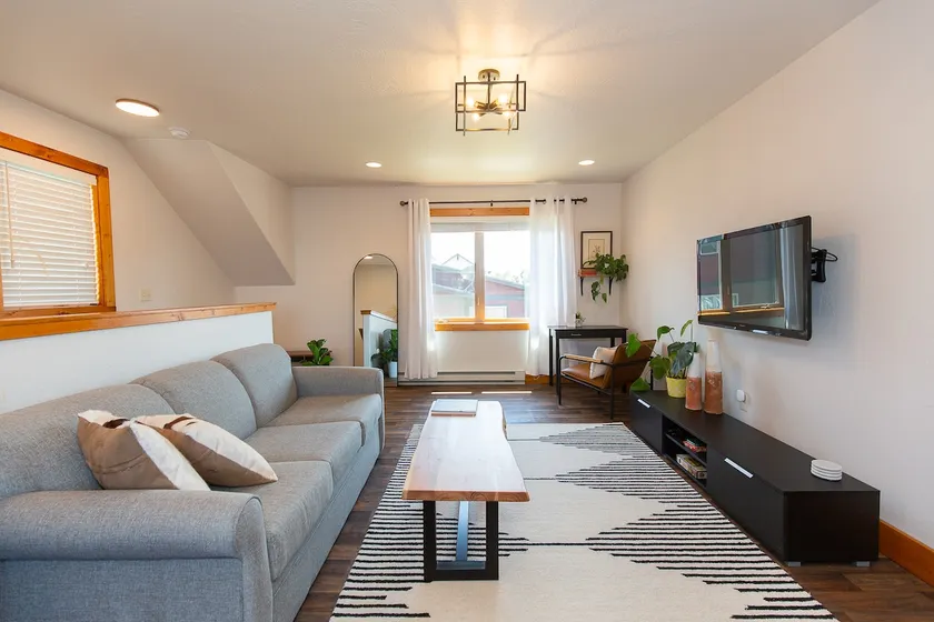 New Chalet/Mins to Downtown/MSU/Hike/Fish/Ski - Image 1