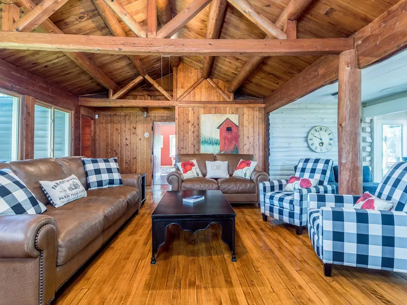 Lakefront Log Cabin Retreat - Image 1