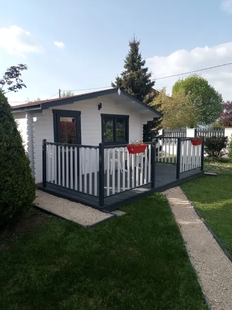 Air-conditioned and heated cottage in Faverges de la Tour - Image 1