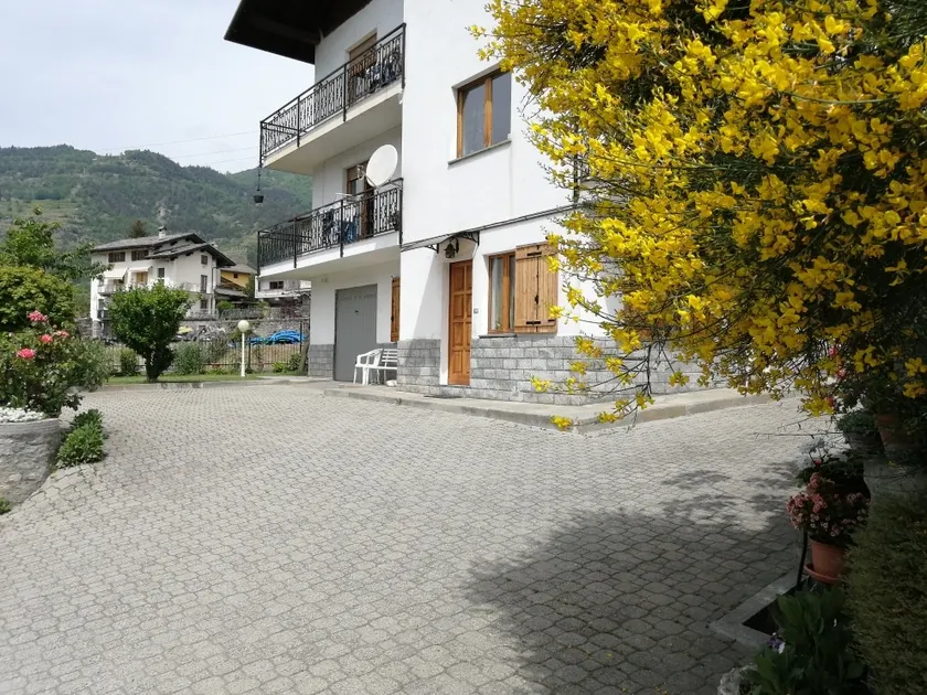 Apartment within walking distance of the castle - Image 1