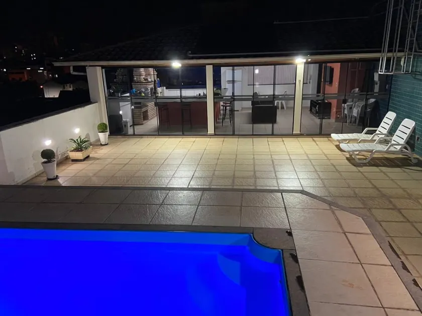 Penthouse with pool and view of Lake Sidil - Image 1