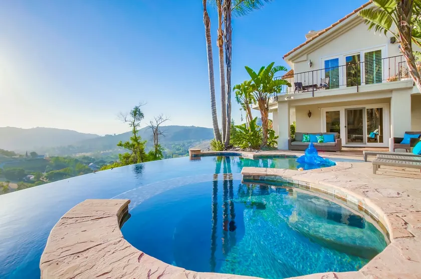 Private Villa with Infinity Pool and Game Room - Image 1