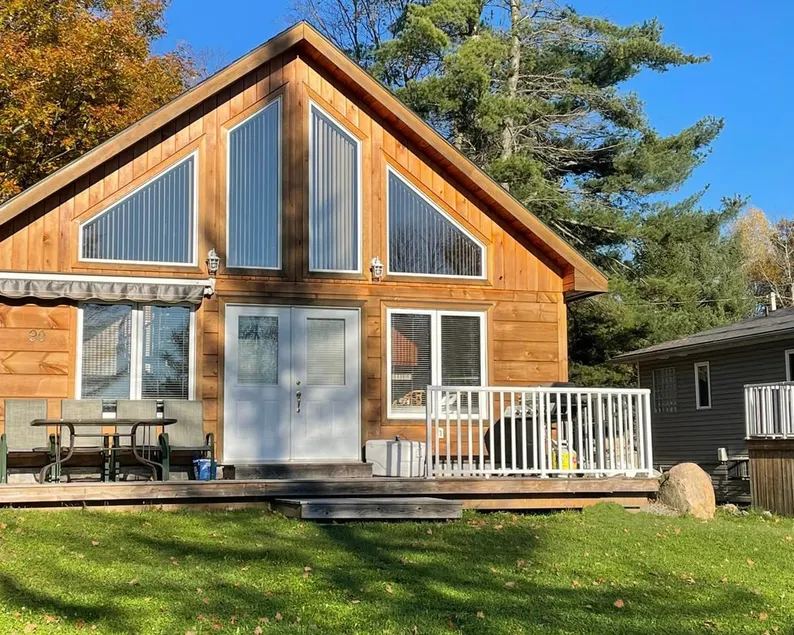Muskoka Lakefront 3-bdrm Chalet #90 - Image 1