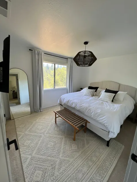 Yosemite 2-Story•3 King Beds w/Sep Suites+Hot Tub - Image 1