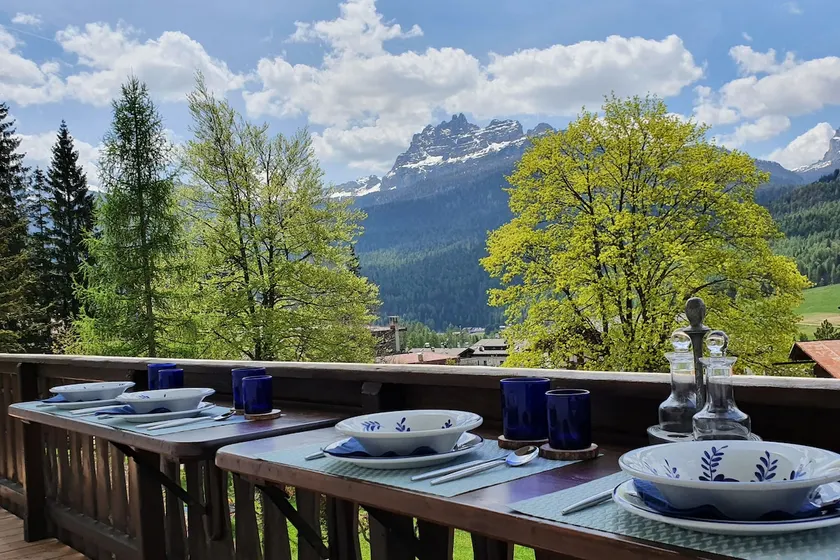 Bright apartment in Cortina, 2nd floor, parking space, free WiFi, pets allowed - Image 1