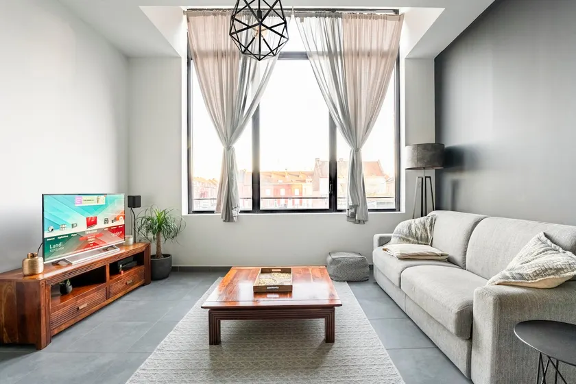 Chic apartment with private parking - Image 1