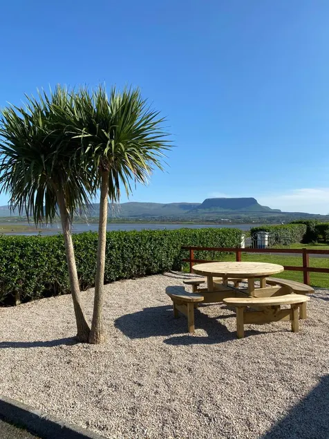 Beautiful 4 Bed Holiday home beside the beach. - Image 1