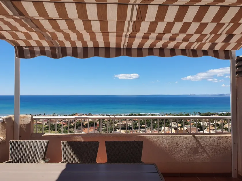Stunning views, 3 bed, 2 bath luxury apartment. - Image 1