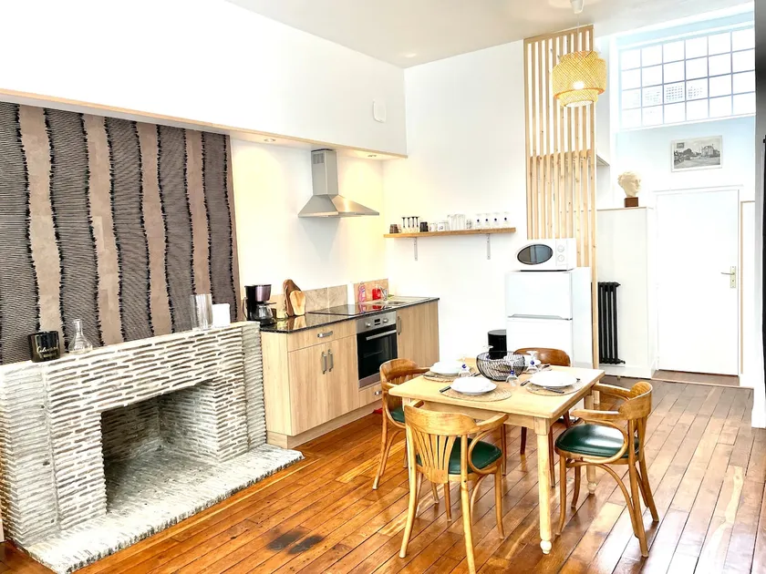 Bright apartment in the heart of the medieval city - Image 1