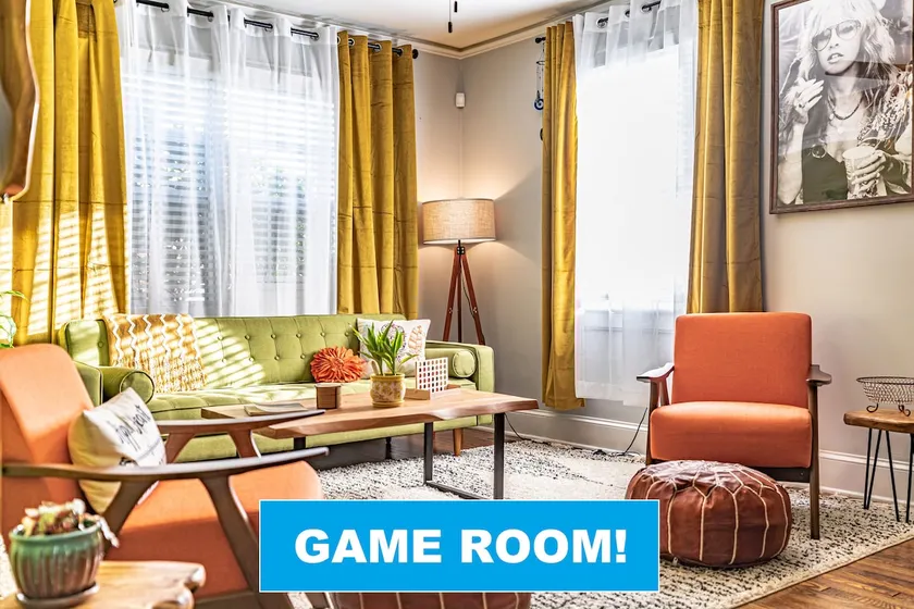Vintage*GAME ROOM*Retro*Pet Friendly - Image 1