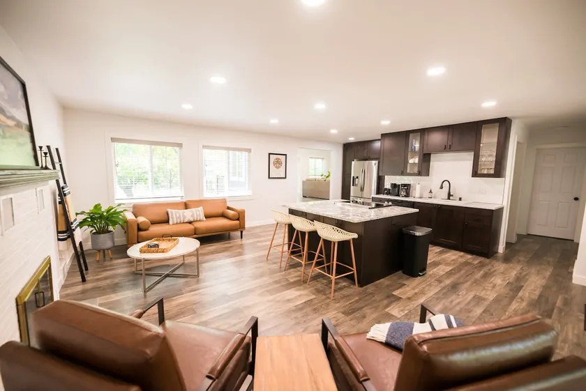 Newly Remodeled River House on the Mississippi - Image 1
