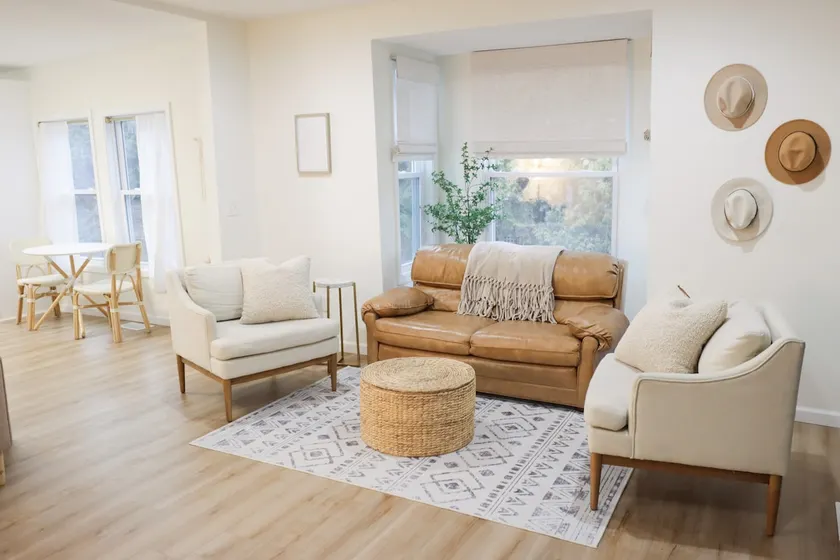 Spacious 4 Bed 3.5 Bath Near Downtown - Image 1