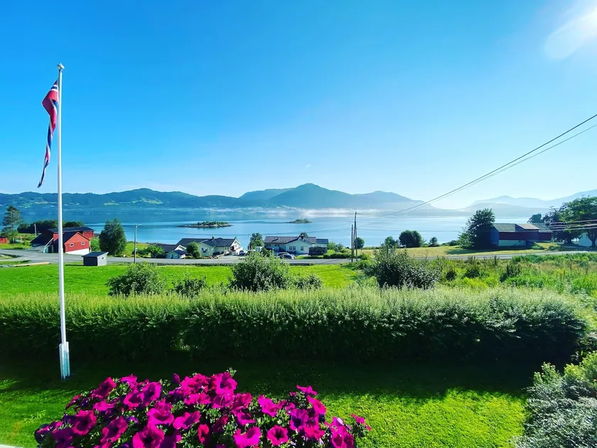 Cozy apartment in scenic location - Image 1