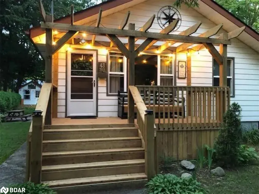 Cozy All-Season Family Cottage - Image 1