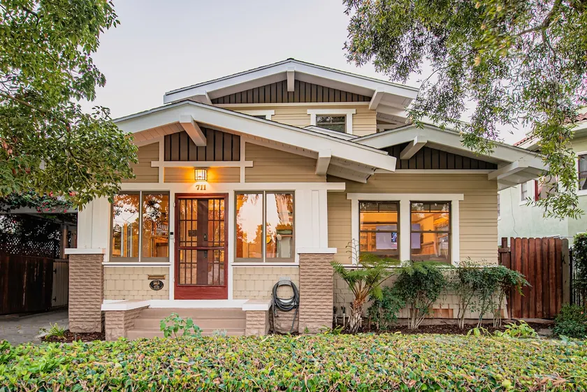 Large Private House - Downtown Long Beach - 4 Cars - Image 1