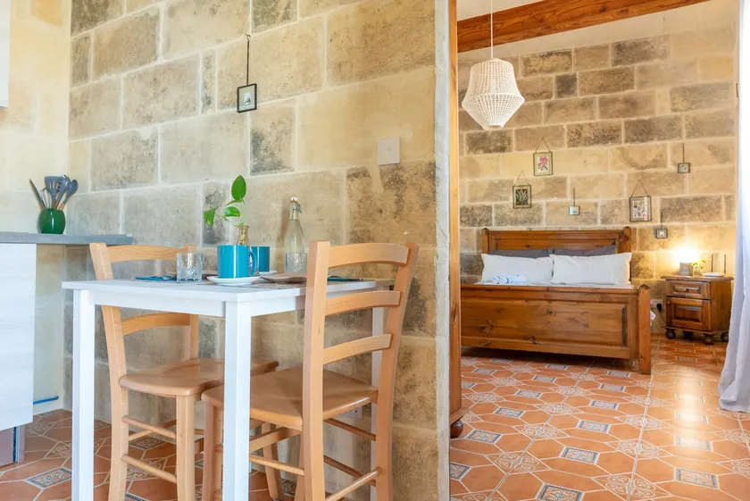 Room 2nd floor with kitchenette in Laremi B&B - Image 1