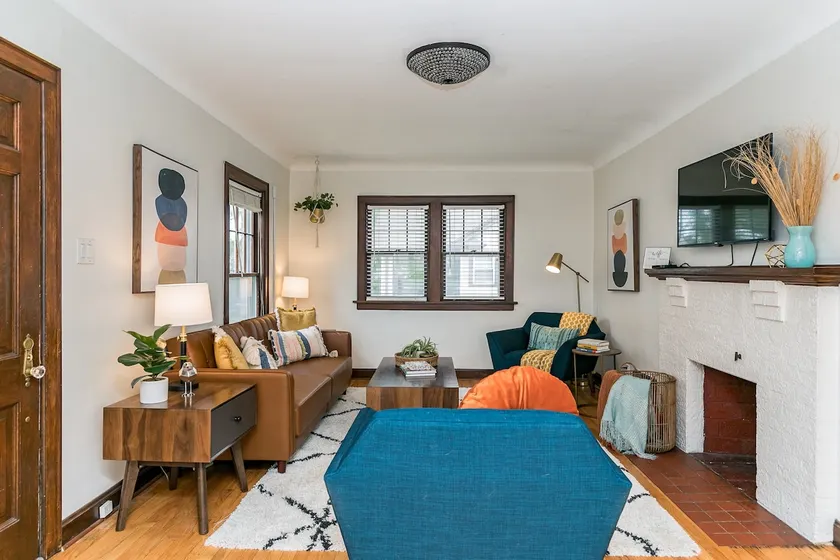 Cozy NE home. Near downtown CR, charming area. - Image 1