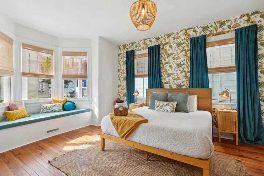 The Isla Suite: A Dream Getaway for Friends - Image 1
