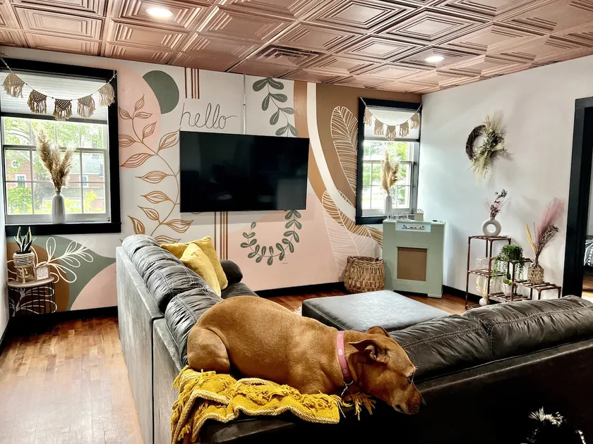Stylish 2BR • Near DE Turf, Beaches & Dining - Image 1