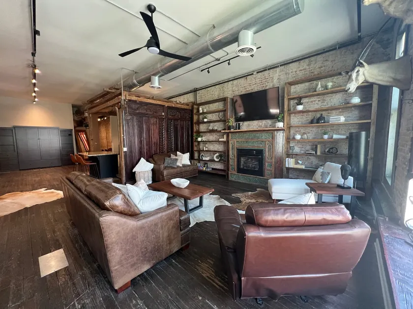 IN THE MIDST- amazing loft in the midst of it all! - Image 1