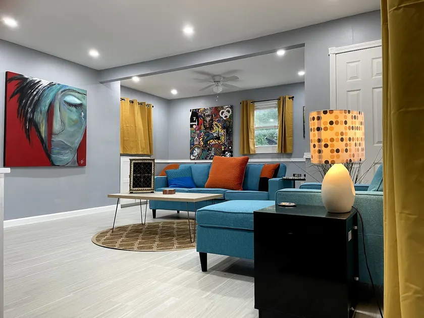 Minimalist Home with 4 bedrooms and 5 beds - Image 1