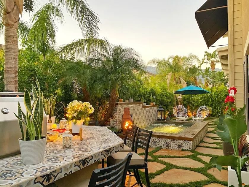 Stylish 4 Bed 3 Bath with Hot Tub & Home Office - Image 1