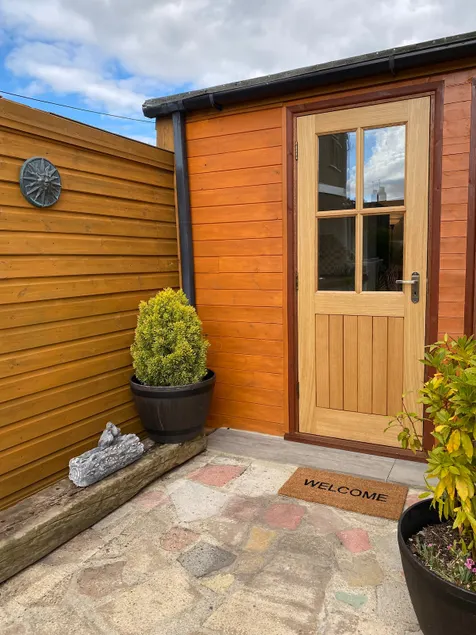 Adorable 1 bedroom guest house with hot tub - Image 1