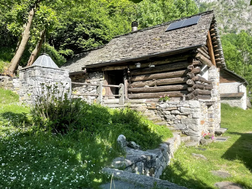 Cottage within walking distance of the river, Prato-Sornico - Image 1