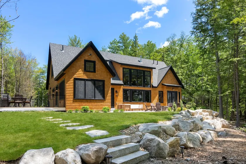 Cedar Lane Lodge - Luxury Lake House - Image 1