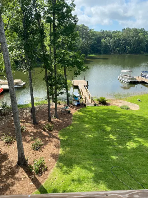 Lakefront guesthouse with private dock. - Image 1