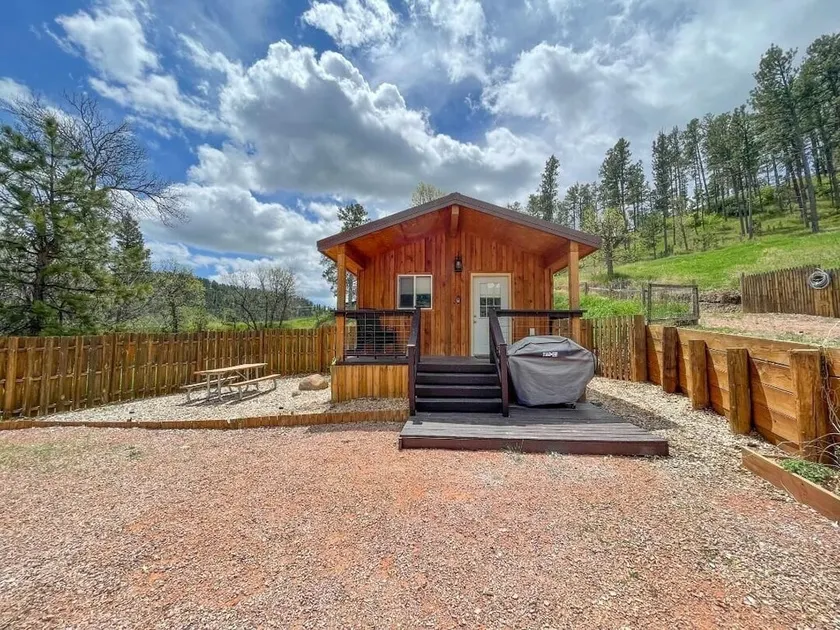 Bunk House At Gold Creek: Rustic Lux Cabin Near Mt. Rushmore & Custer State Park - Image 1